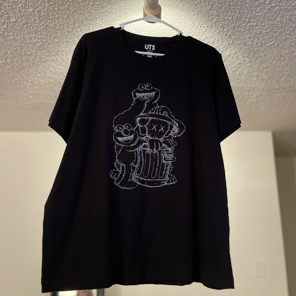 Kaws x Sesame Street x Uniqlo Size Large